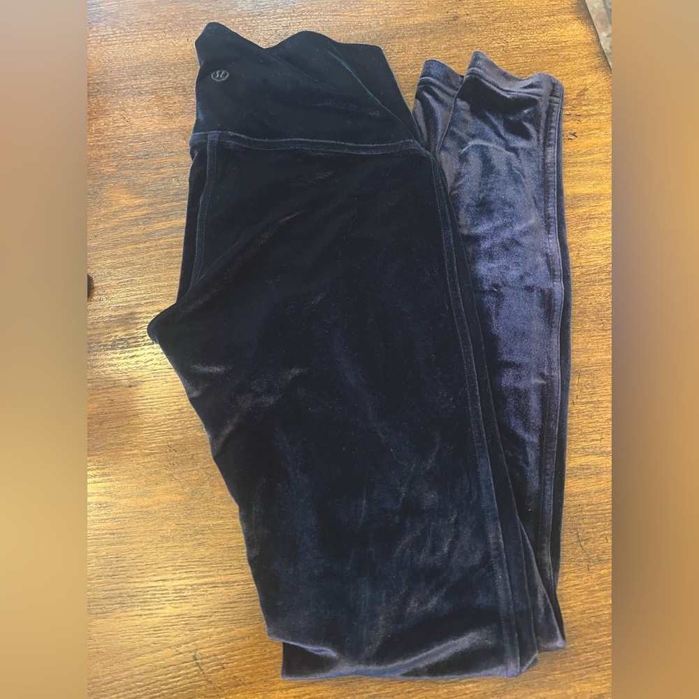 Lululemon Velvet Leggings. Size 4 barely warn🔥